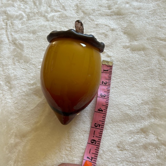 Art Glass Acorn on Pedistal - Picture 4 of 5